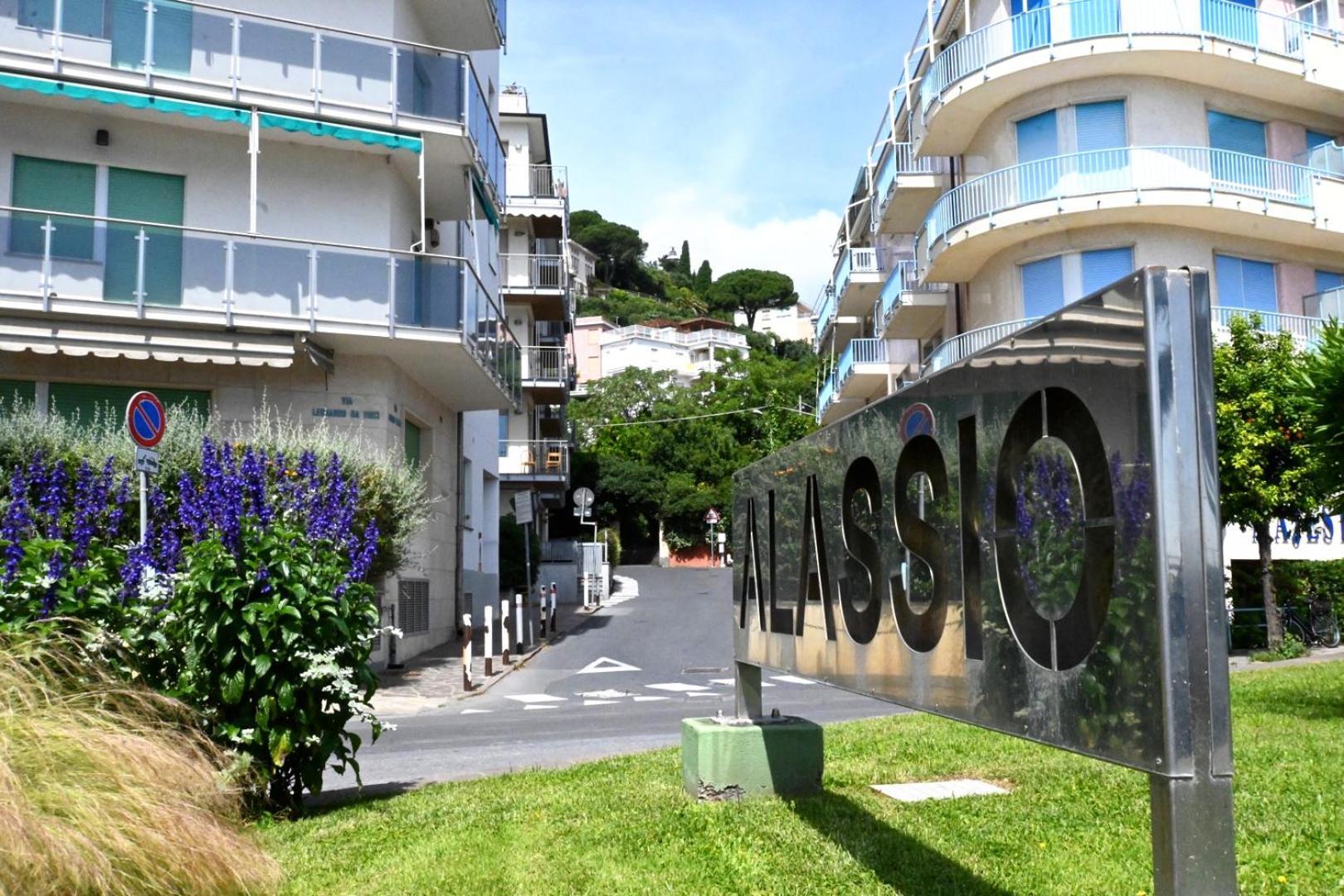 Vespucci Apartment *